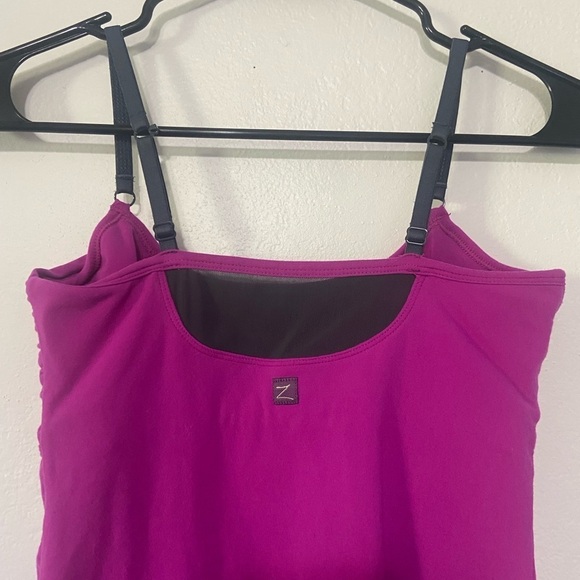 Zobha women's size 2 workout tank with convertible straps and built in shelf bra - Picture 3 of 6